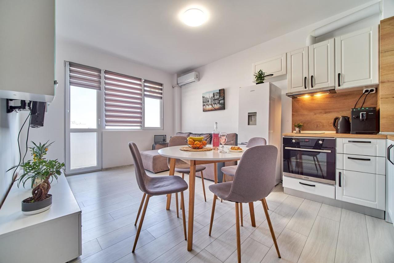 Cozy Apartment With Balcony On The Black Sea- Part Of The Family 'Vicki Apart Varna Luaran gambar