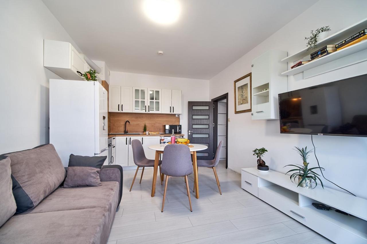 Cozy Apartment With Balcony On The Black Sea- Part Of The Family 'Vicki Apart Varna Luaran gambar
